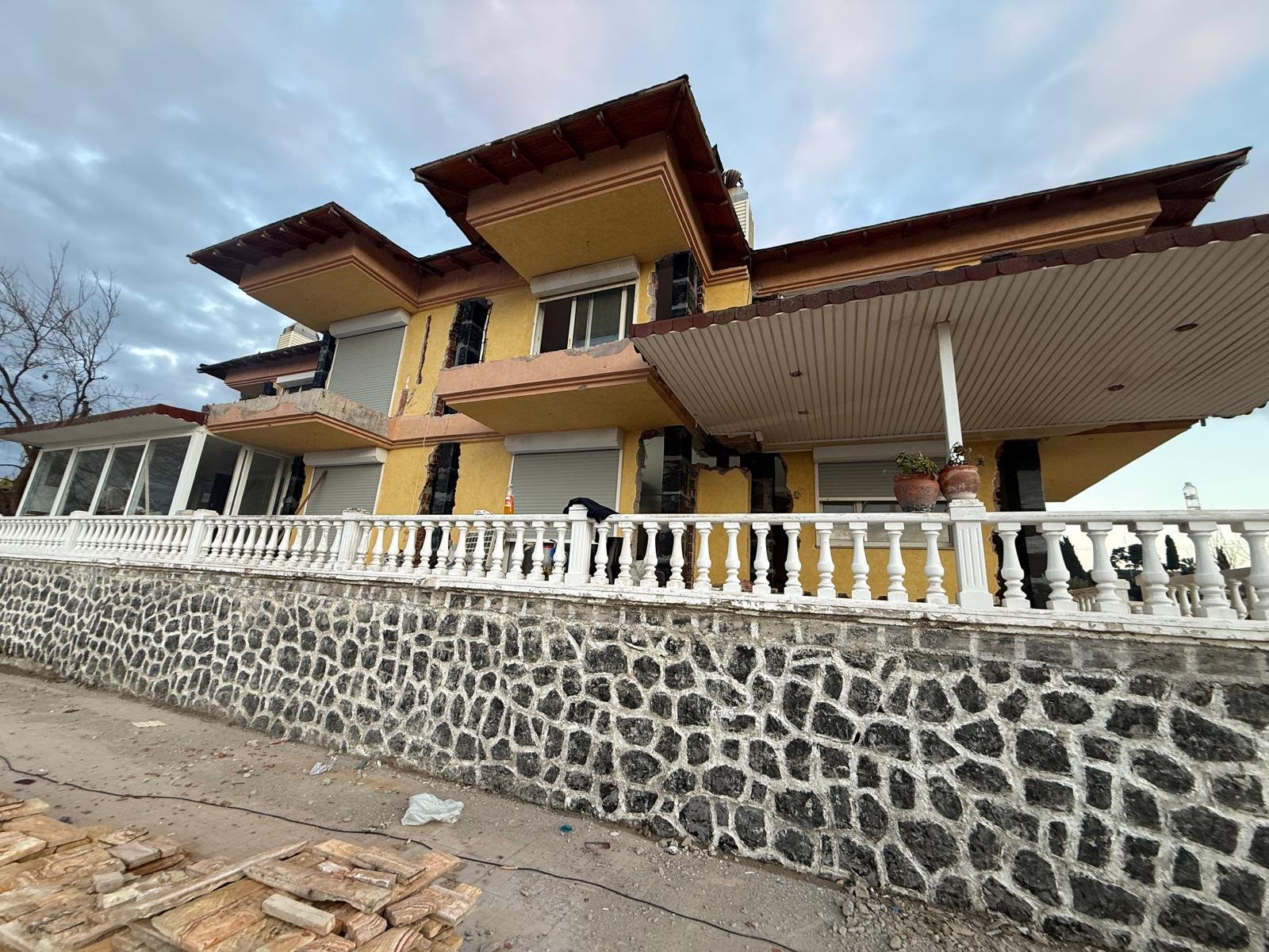 İzmir Urla Karbonfiber Güçlendirme — uygulama fotoğrafı 2